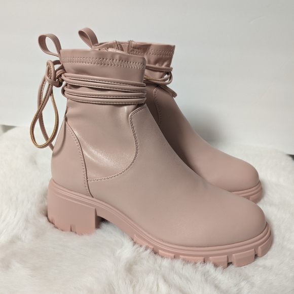 ShoeDazzle Women Size 9 Light Pink Lug Sole Side Zip Booties - Picture 3 of 11